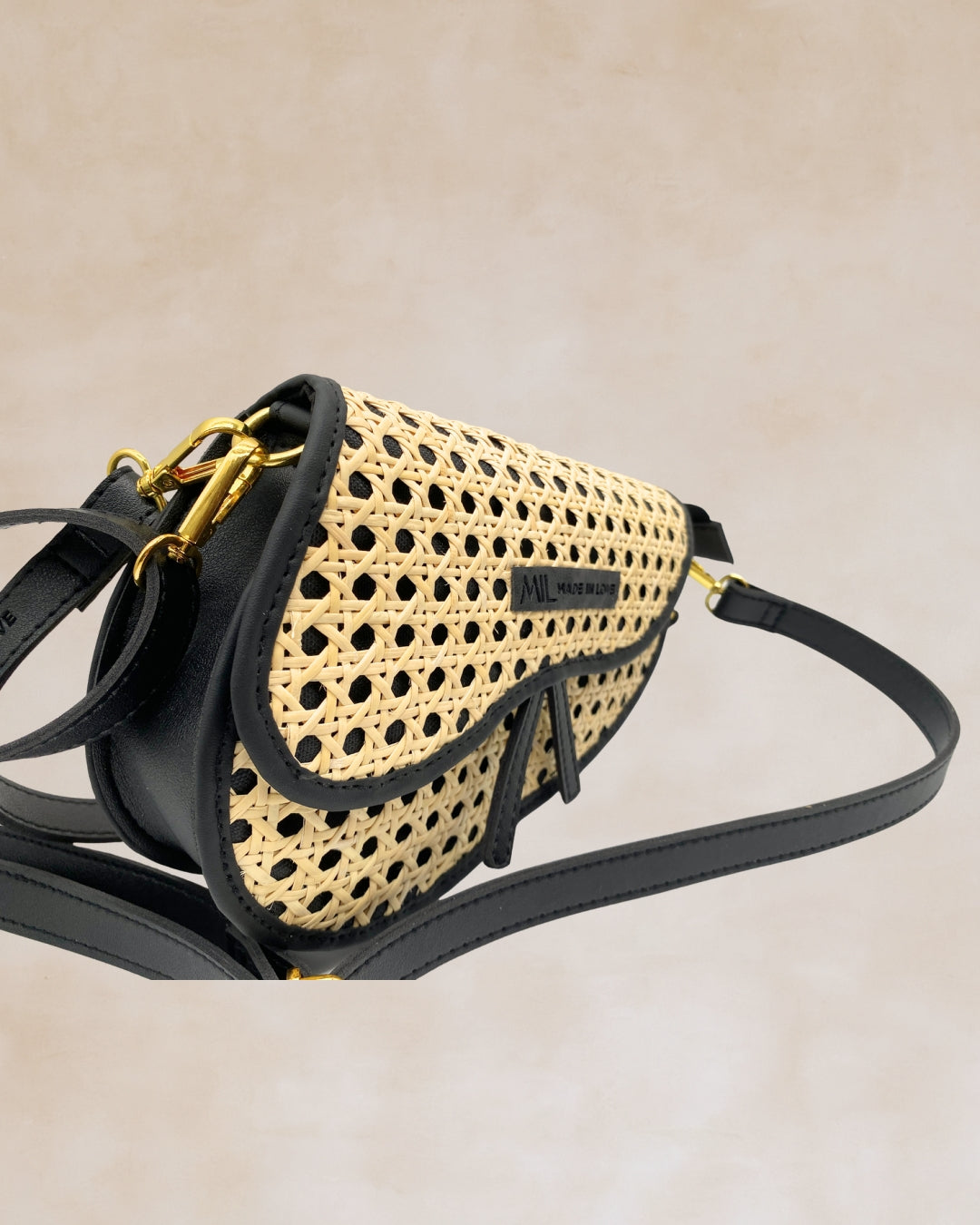 Huni – Handcrafted Woven Crossbody Bag